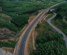 Vì sao nhiều tuyến cao tốc chỉ có hai làn xe?
